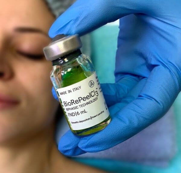 Tratament BioRePeelCl3 Bucuresti Tratament BioRePeelCl3 peeling biorevitalizare - Clinica UltraEstetic Bucuresti
